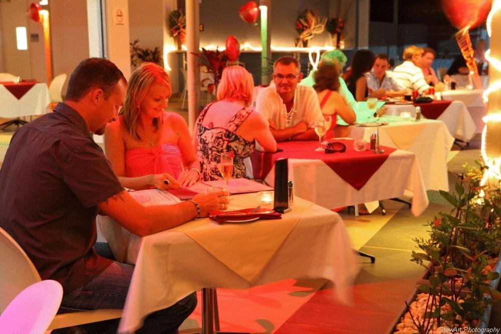 Ramada By Wyndham Hervey Bay Exterior photo A restaurant in Croatia