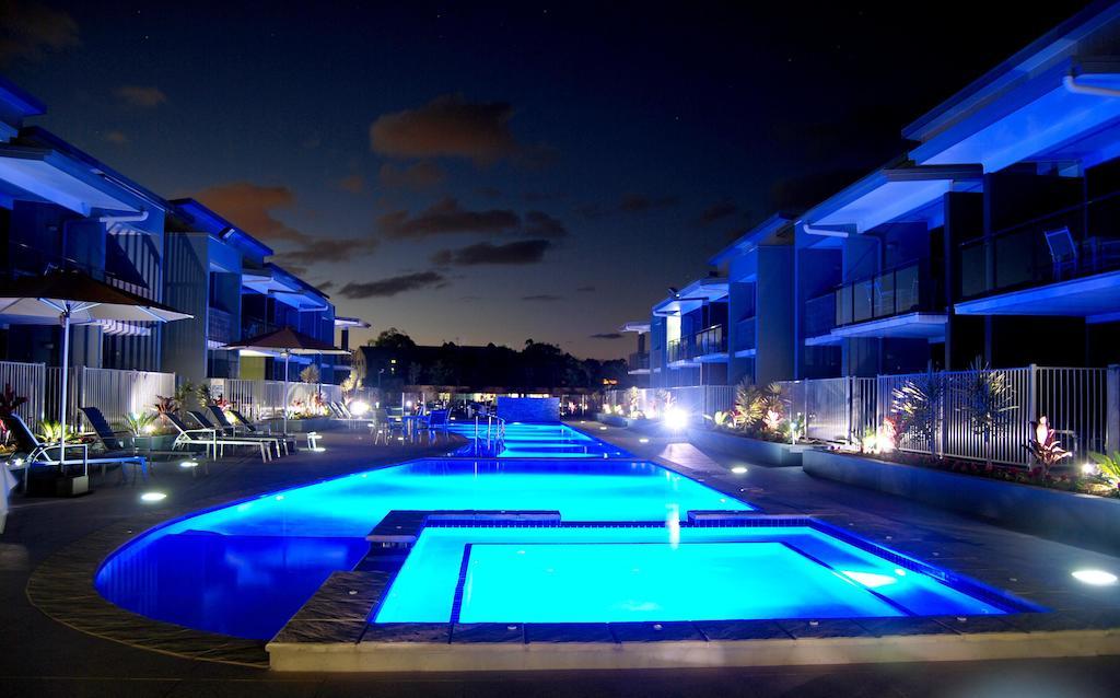 Ramada By Wyndham Hervey Bay Facilities photo The pool at the Blue Sky Inn