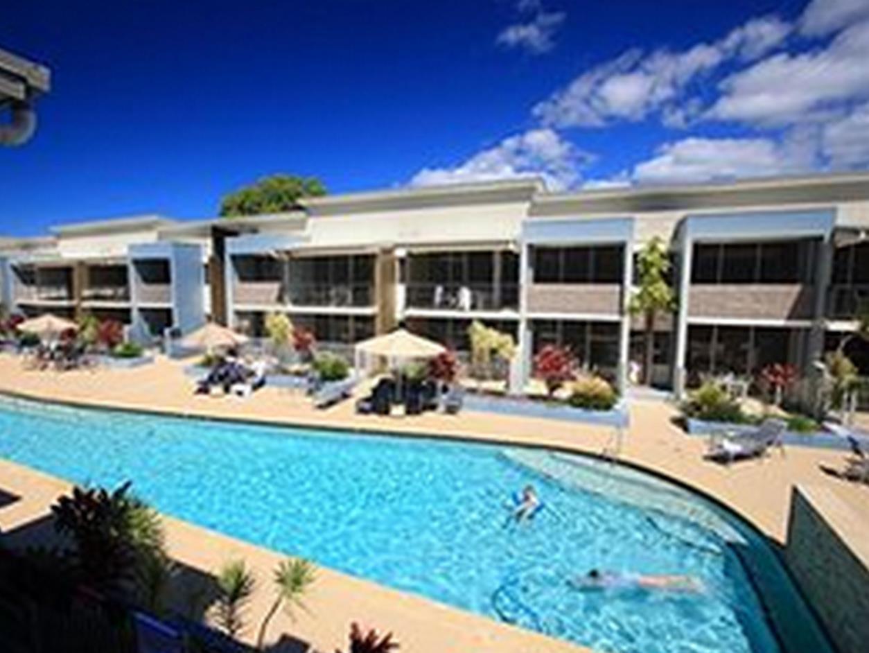 Ramada By Wyndham Hervey Bay Exterior photo The pool at the hotel