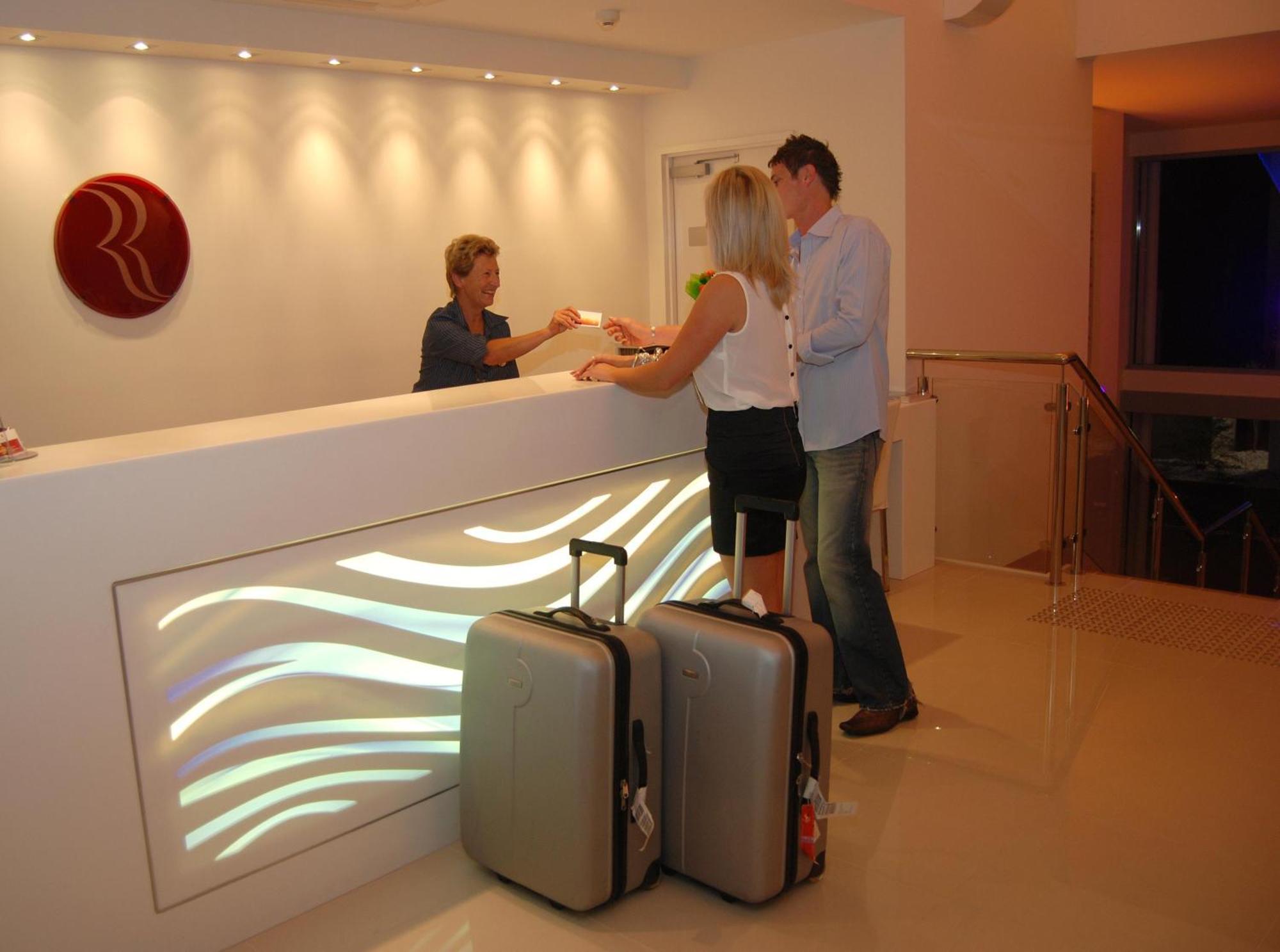 Ramada By Wyndham Hervey Bay Interior photo A hotel receptionist