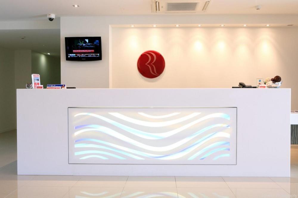 Ramada By Wyndham Hervey Bay Interior photo Reception desk at the hotel