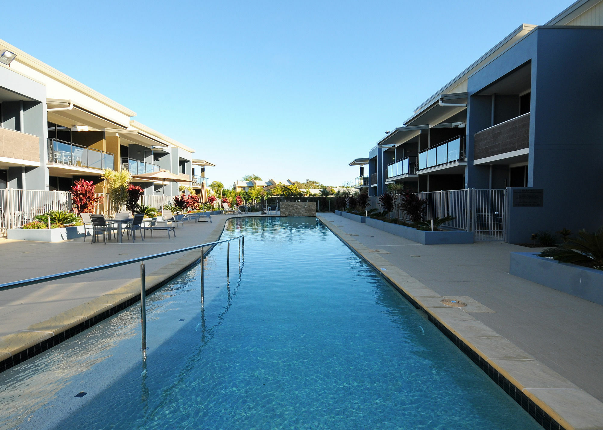 Ramada By Wyndham Hervey Bay Exterior photo The pool at the Mantra on Saltwater Island