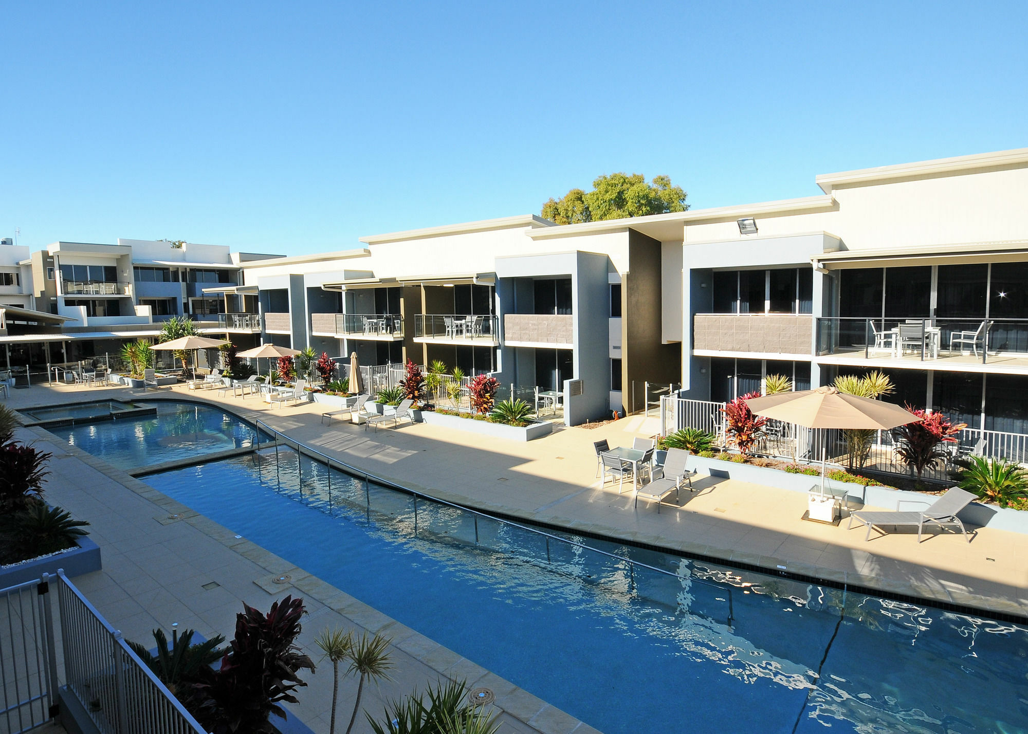 Ramada By Wyndham Hervey Bay Exterior photo The pool at the Mantra on Mooloolaba