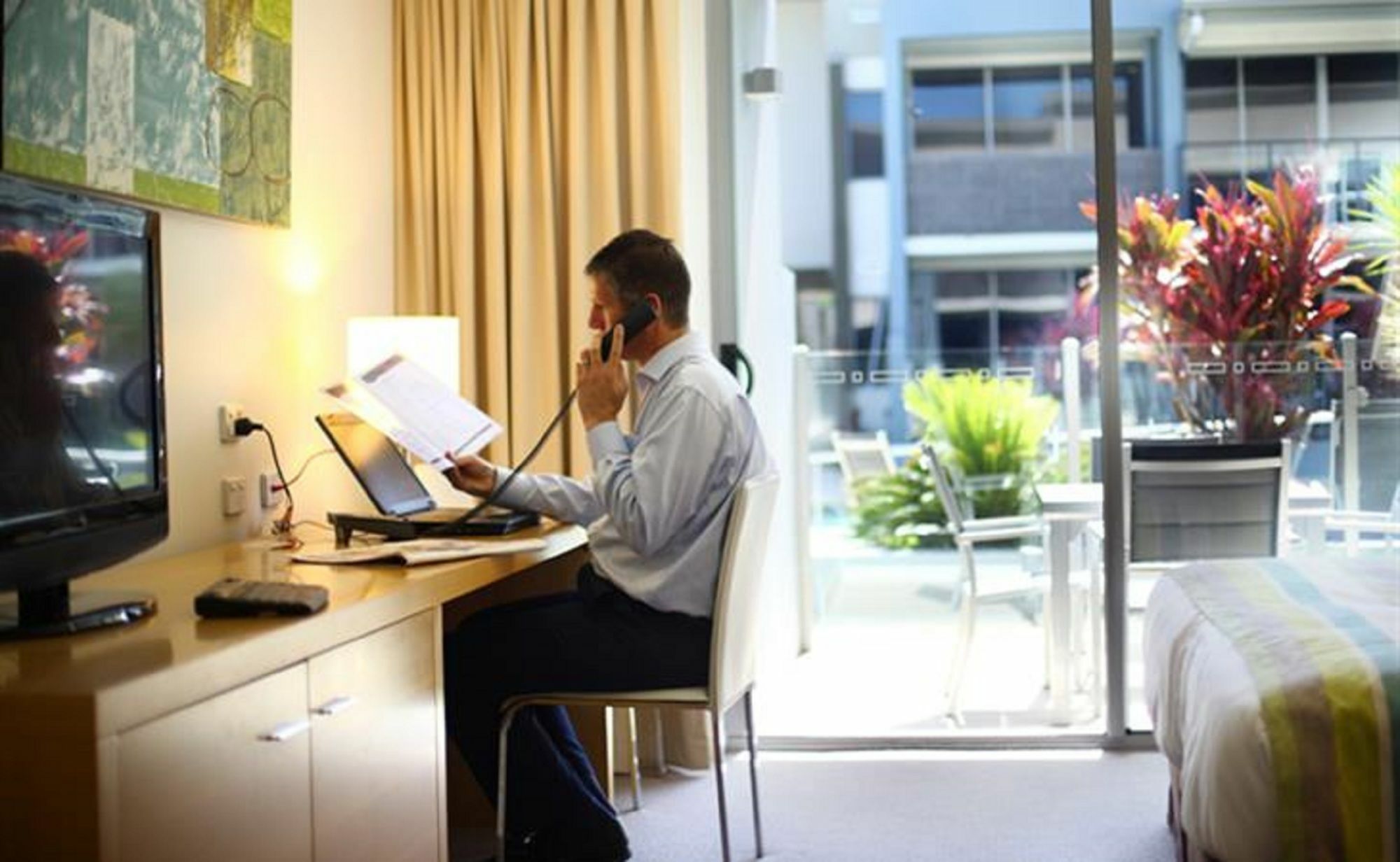 Ramada By Wyndham Hervey Bay Exterior photo A business traveller working in a hotel room